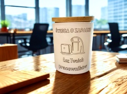 GRAWEROWANA Świeca sojowa o zapchu Łez Twoich pracowników. FlameAroma