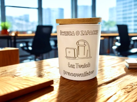 GRAWEROWANA Świeca sojowa o zapchu Łez Twoich pracowników. FlameAroma